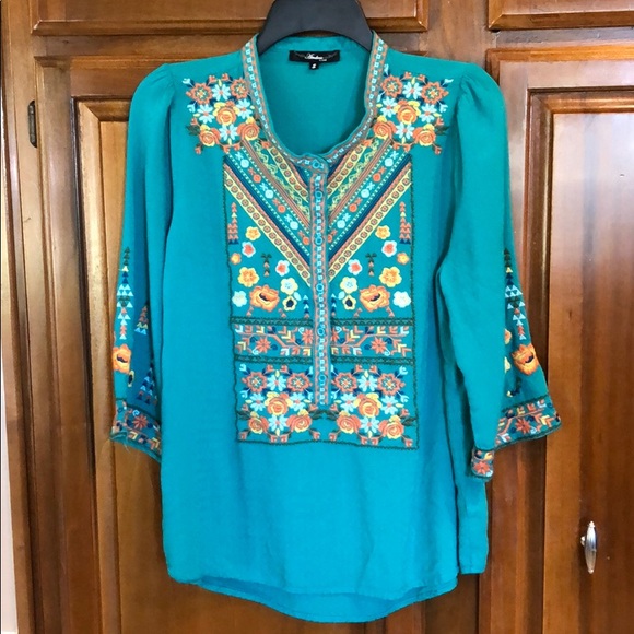 🎉Gorgeous Turquoise Embroidery Top🎉 - Picture 3 of 7